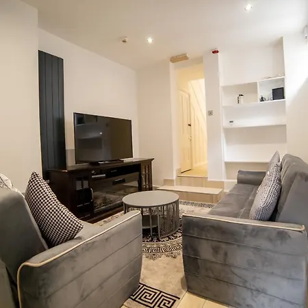 Entire 2 Bedroom Ground Floor Apartment Cardiff City Centre & Stadium Exterior foto