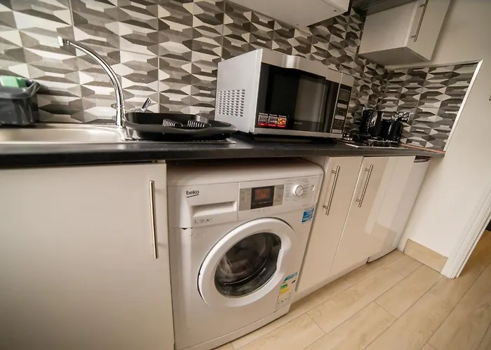 Entire 2 Bedroom Ground Floor Apartment Cardiff City Centre & Stadium