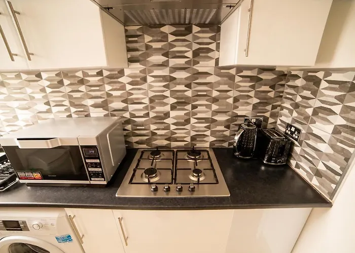 Entire 2 Bedroom Ground Floor Apartment Cardiff City Centre & Stadium